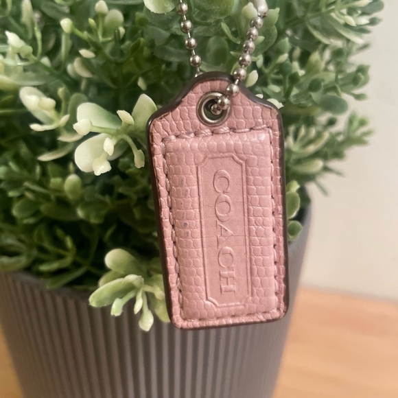 Coach Vintage Leather  Hang Tag 🏷️ Item #22 - Picture 3 of 6